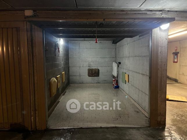 Box/posto auto in residenziale in Via Teano 26 A