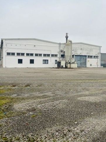 Capannone in commerciale in Via Roma 1216 A