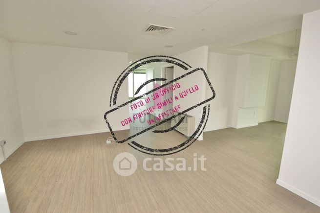 Ufficio in commerciale in 