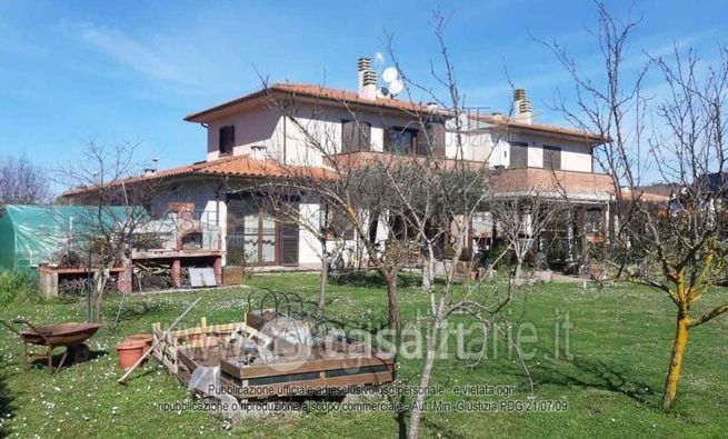 Villetta a schiera in residenziale in Viale delle Vigne 2