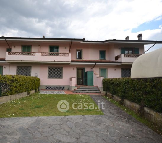 Villa in residenziale in 