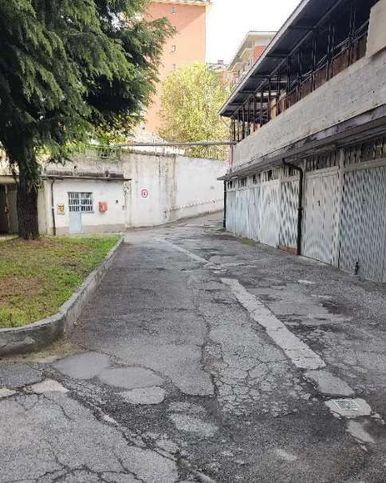 Garage/posto auto in residenziale in Via Luigi Luzzatti