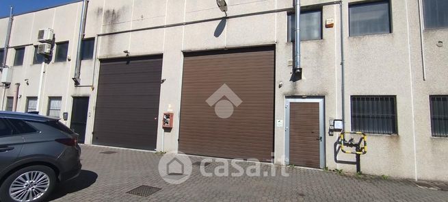 Capannone in commerciale in Via E. H. Grieg 38