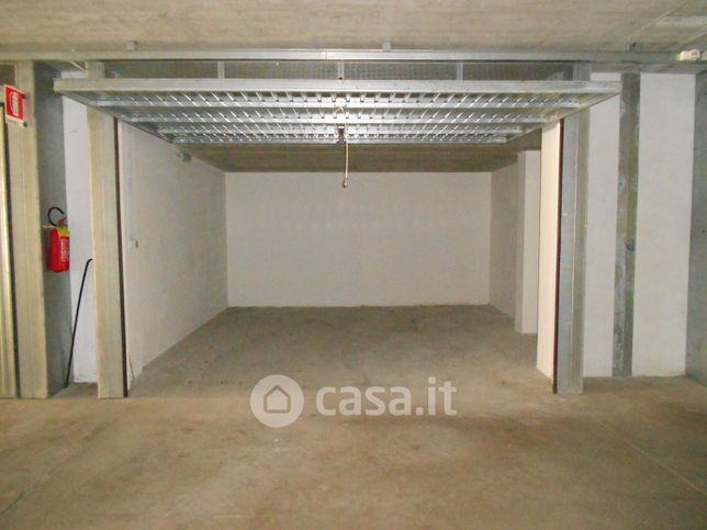 Garage/posto auto in residenziale in Via villafalletto 30