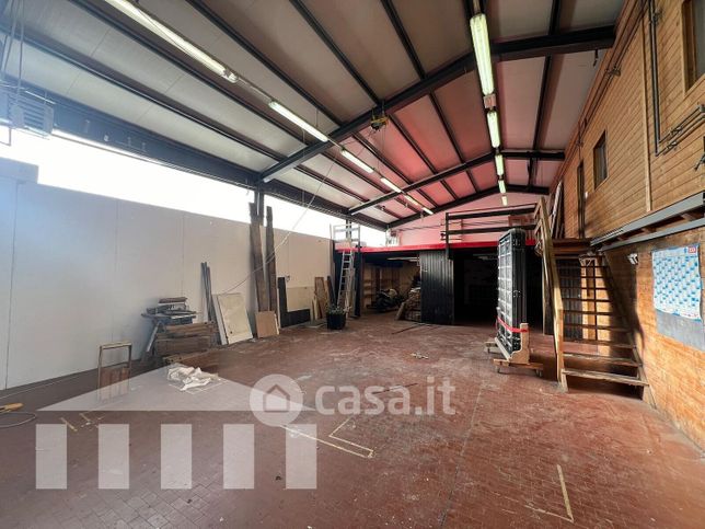 Capannone in commerciale in Via Vincenzo Lancia