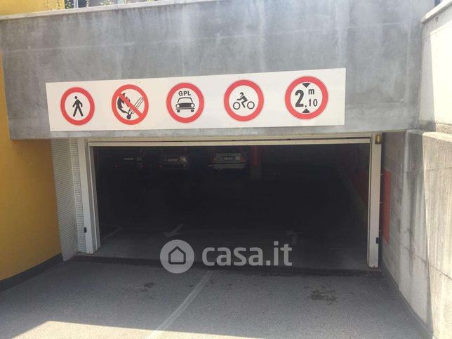 Box/posto auto in residenziale in Via Dante 20
