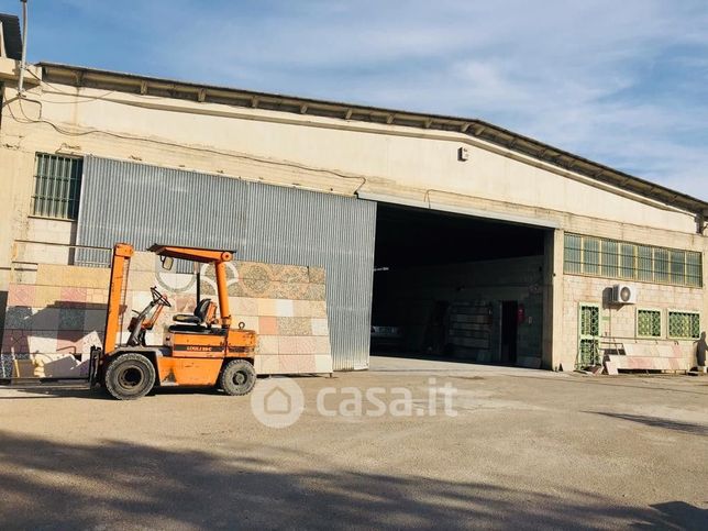 Capannone in commerciale in Corso del Mezzogiorno