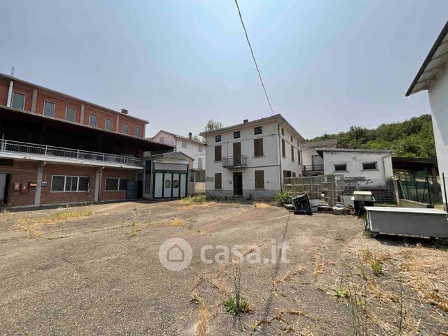 Capannone in commerciale in Viale Circonvallazione 33