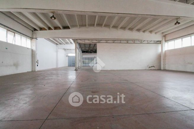 Capannone in commerciale in Via Ferrari - Carazzoli