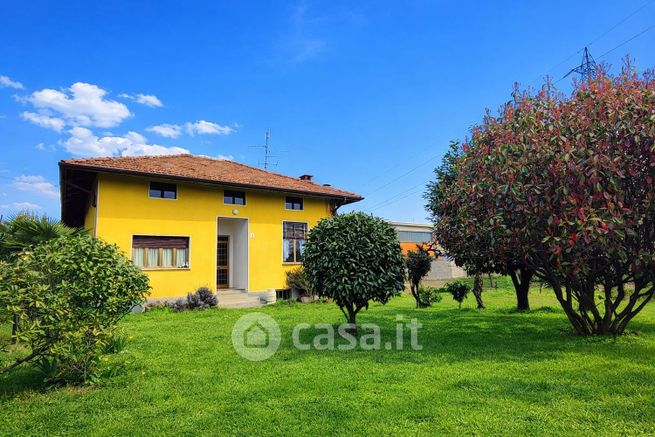 Casa indipendente in residenziale in Strada dei Passeri