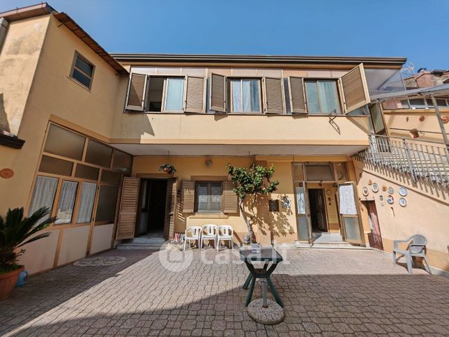 Casa indipendente in residenziale in Via Nino Bixio 13
