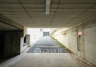 Box/posto auto in residenziale in Via Dante Alighieri 6