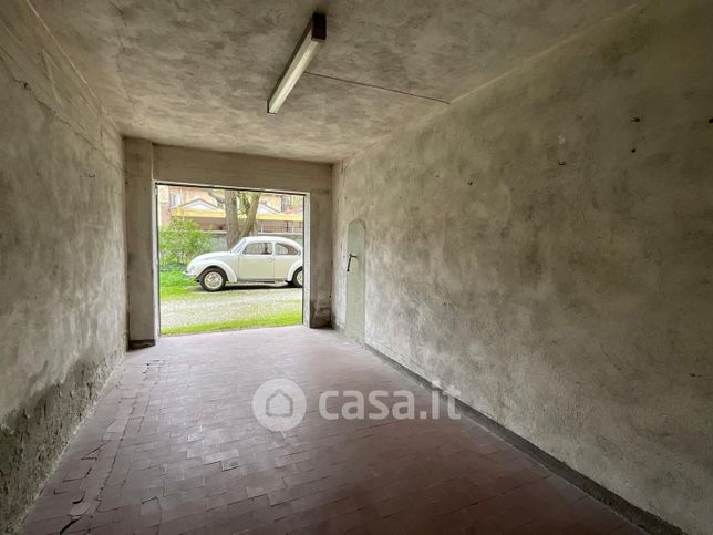 Box/posto auto in residenziale in Via Luigi Sani