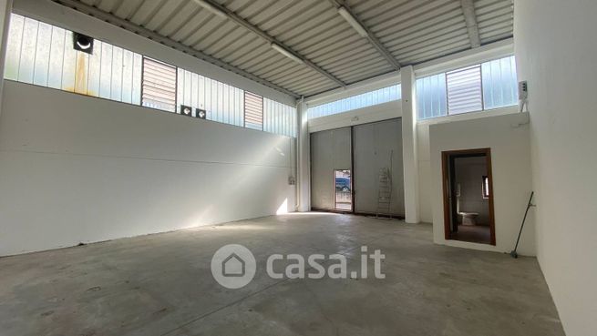 Capannone in commerciale in Viale del Lavoro