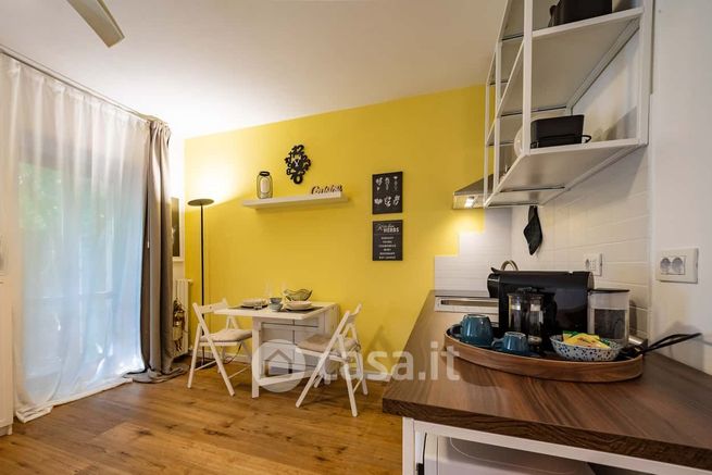 Appartamento in residenziale in Via Angelo Scarsellini 17