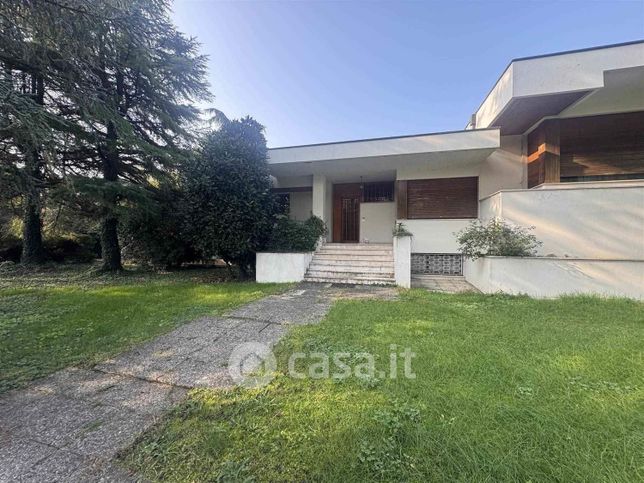 Villa in residenziale in 