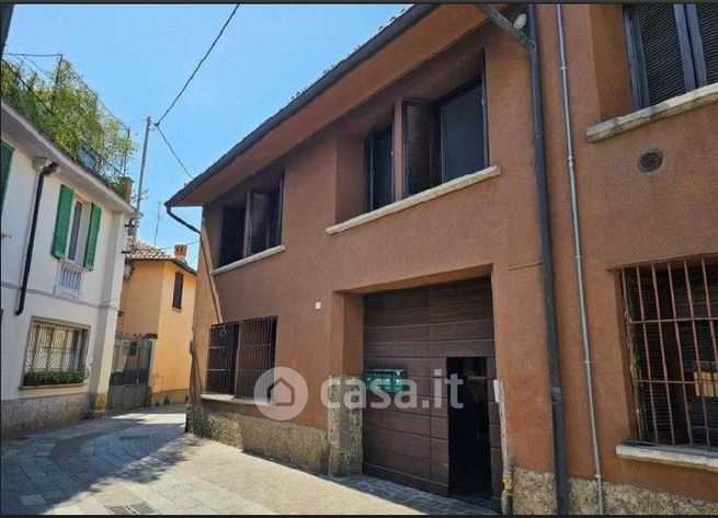 Appartamento in residenziale in Via A. Demagri 9