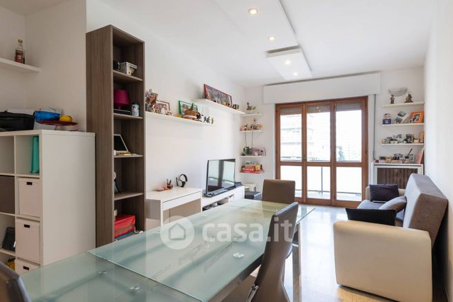 Appartamento in residenziale in Via Edolo 46