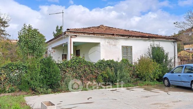 Casa indipendente in residenziale in Via Cecilia Metella