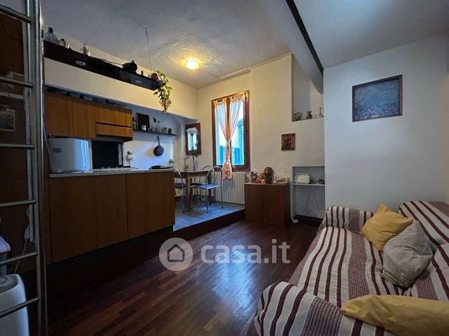 Appartamento in residenziale in Via Centotrecento 22