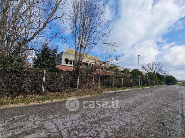 Capannone in commerciale in Viale Niccolai