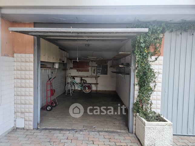 Box/posto auto in residenziale in Via Pietro Nenni 238