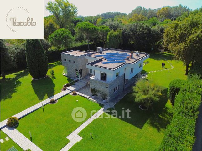 Villa in residenziale in Via dei Fichi 34