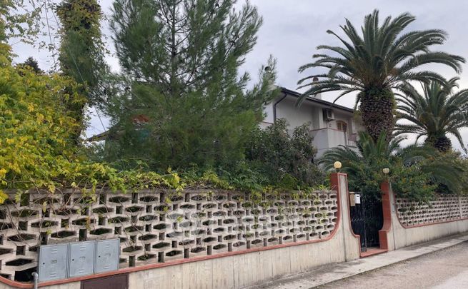 Villa in residenziale in 