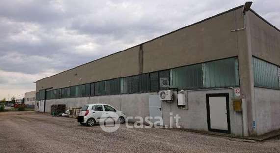 Capannone in commerciale in Via Maestri del Lavoro