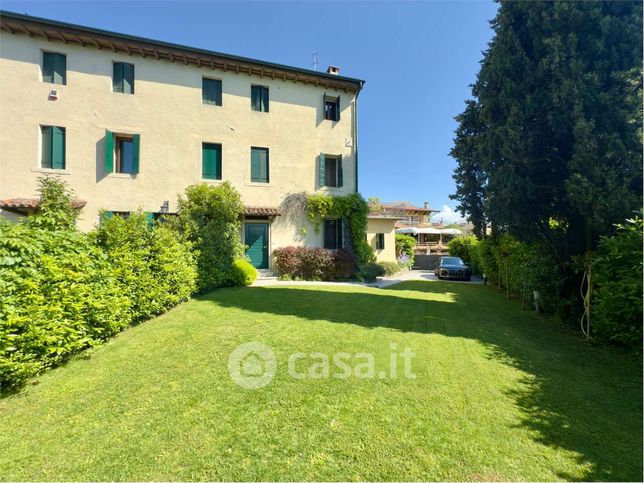 Villa in residenziale in Via Colle
