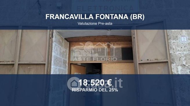 Box/posto auto in residenziale in Salita della CaritÃ  2