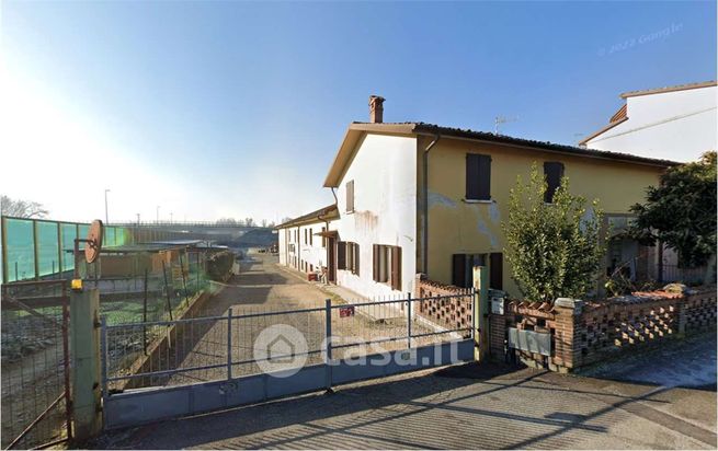 Capannone in commerciale in Via Battaglione 109