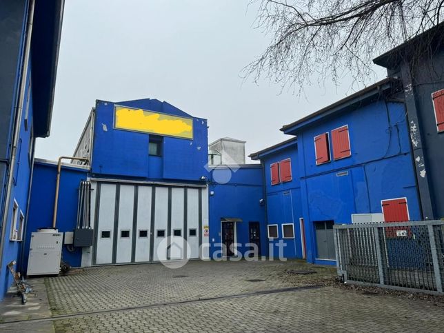 Capannone in commerciale in Via Don E. Tazzoli