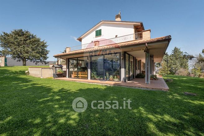 Casa indipendente in residenziale in Via San Donato 99