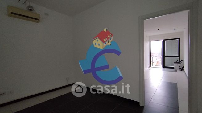 Ufficio in commerciale in Via Pesciatina 60