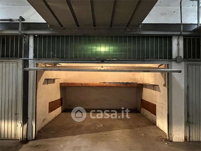 Garage/posto auto in residenziale in Via Dante