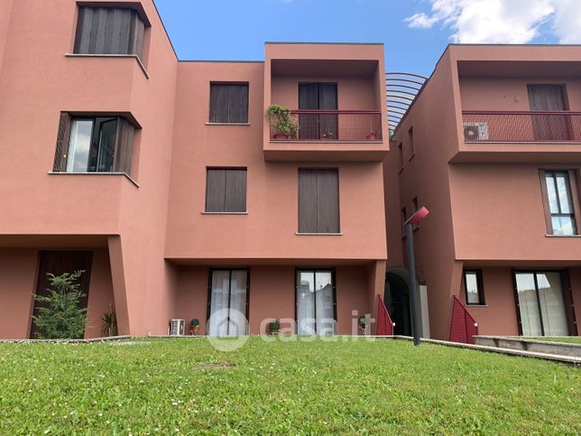 Ufficio in commerciale in Via Carroccio