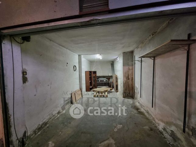 Box/posto auto in residenziale in Via Papa Giovanni XXIII 18