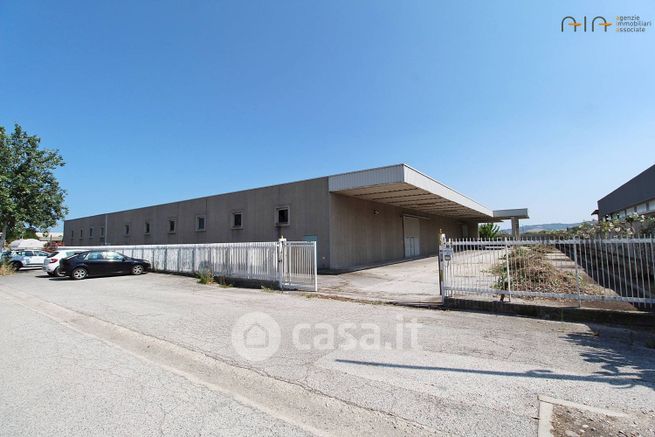 Capannone in commerciale in Via Dell'Industria