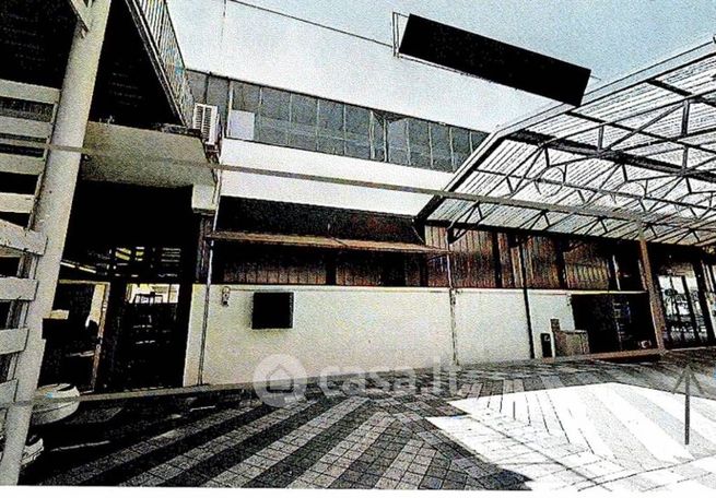 Capannone in commerciale in Strada Statale Briantea 1