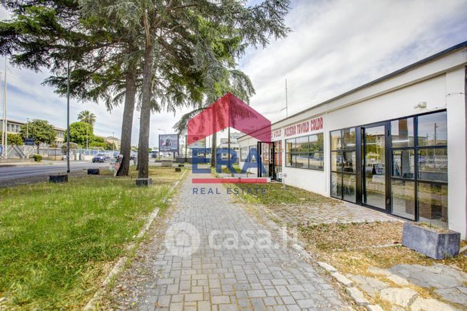 Attivitã /licenza (con o senza mura) in commerciale in Via del Mare 87