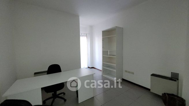 Ufficio in commerciale in Via Cogo
