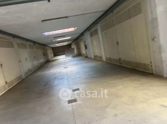 Box/posto auto in residenziale in Via Penarol de Montevideo
