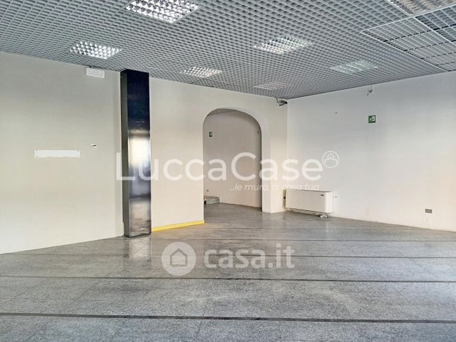 Ufficio in commerciale in Via Pacconi