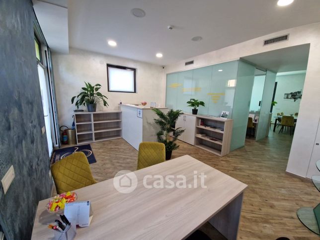 Ufficio in commerciale in Via Giuseppe Garibaldi 32
