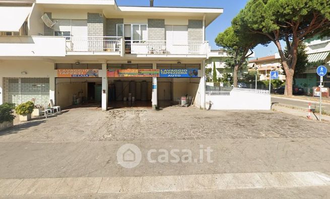 Capannone in commerciale in Viale Mosca 46
