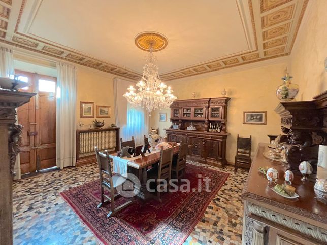 Villa in residenziale in Piazza Dante