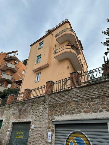 Appartamento in residenziale in Via Monginevra