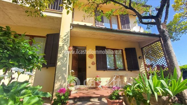 Casa indipendente in residenziale in Piazza Dante 6