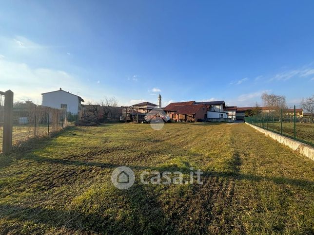 Terreno agricolo in commerciale in Via Centrale 7